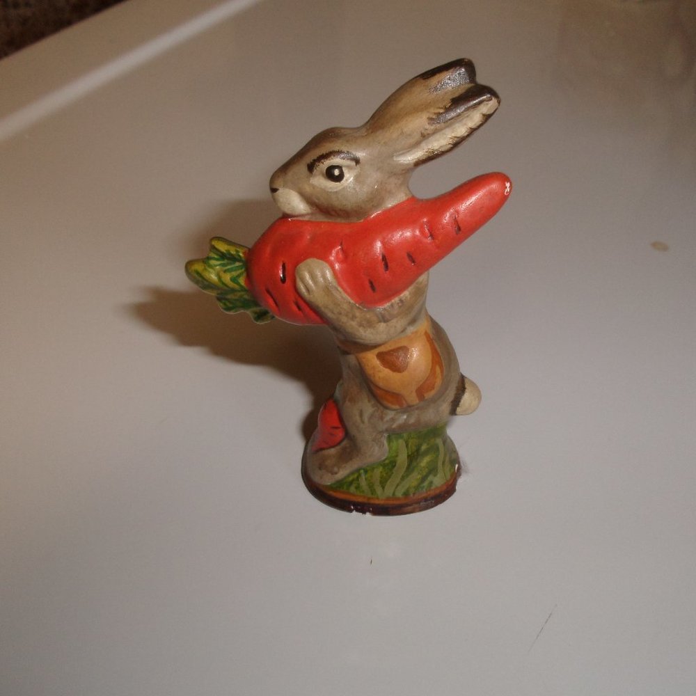 Vaillancourt folk art chalkware bunny carrot